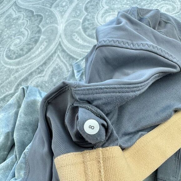 Womens Lululemon Venus Tank - Picture 6 of 6